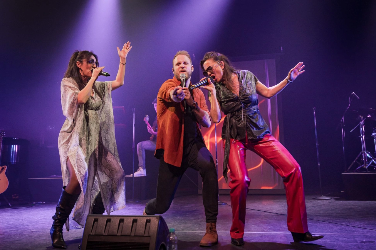 Een avondje onvervalst genieten van pop in je moerstaal!