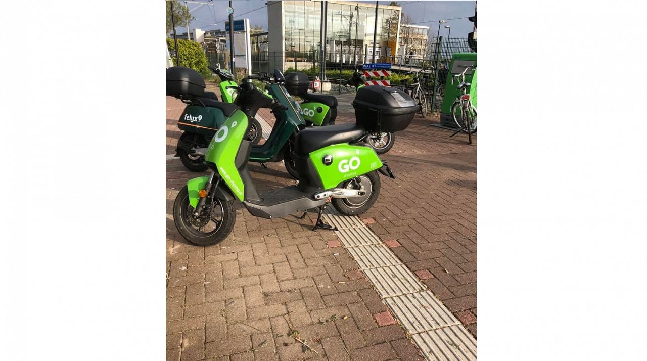 ‘Foutgeparkeerde deelscooters zorgen voor veel overlast’