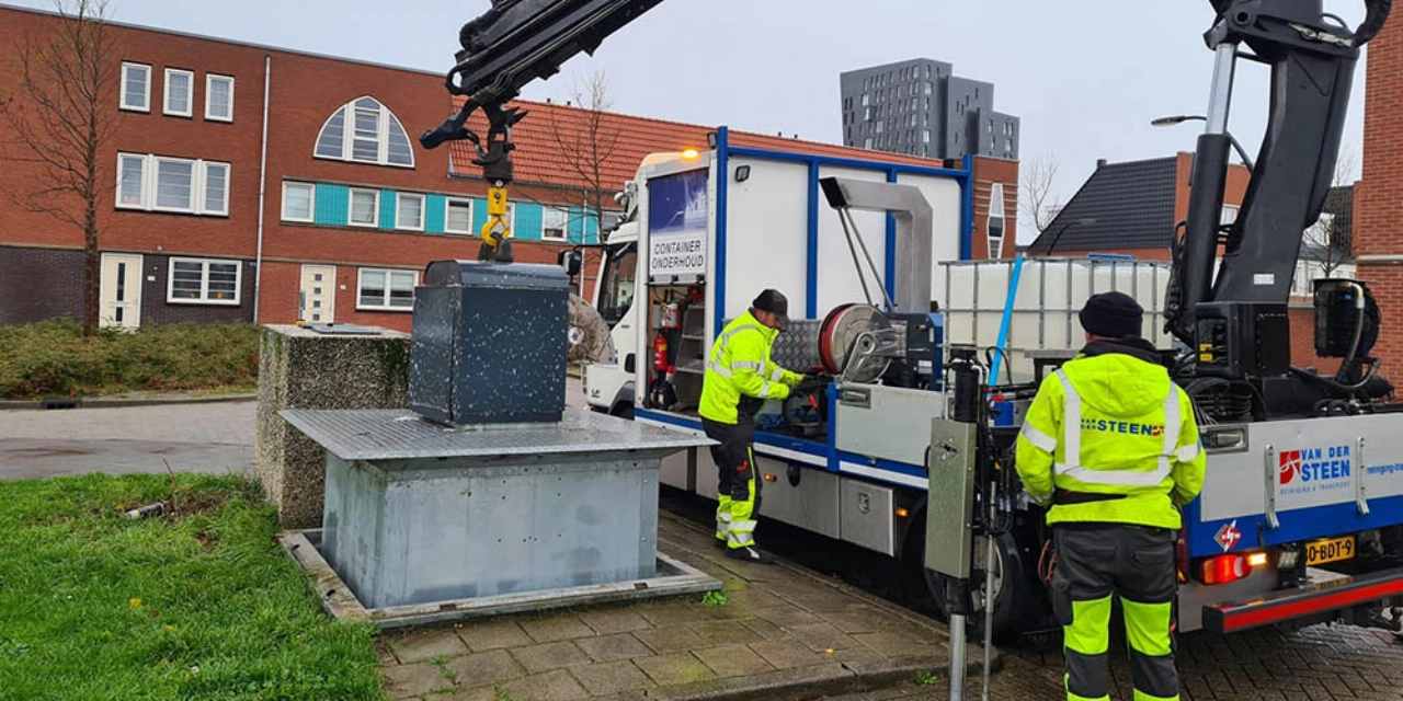 Schoonmaakbeurt voor ondergrondse containers