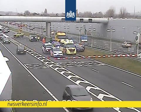 Ketheltunnel dicht na ongeval; file ook op A20
