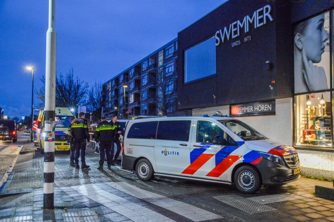 Man belandt in water aan P.C. Hooftlaan