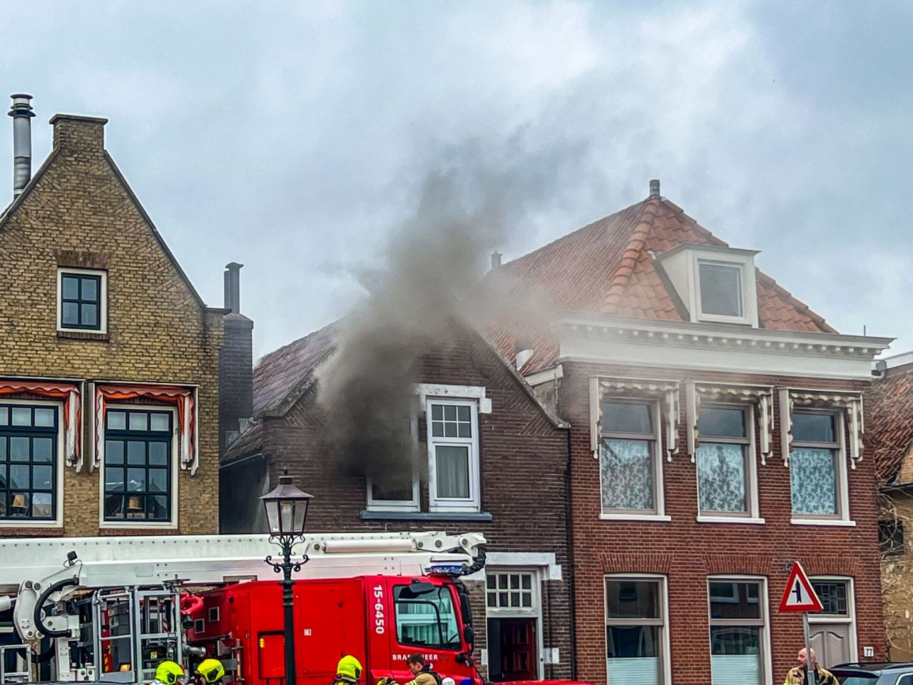 Grote schade na uitslaande woningbrand Noordvliet