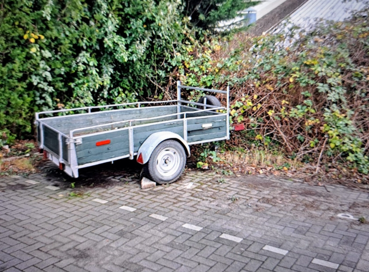 Gezocht: eigenaar van aanhanger op de Lijnbaan