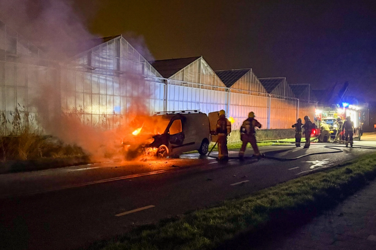 Bestelwagen in brand