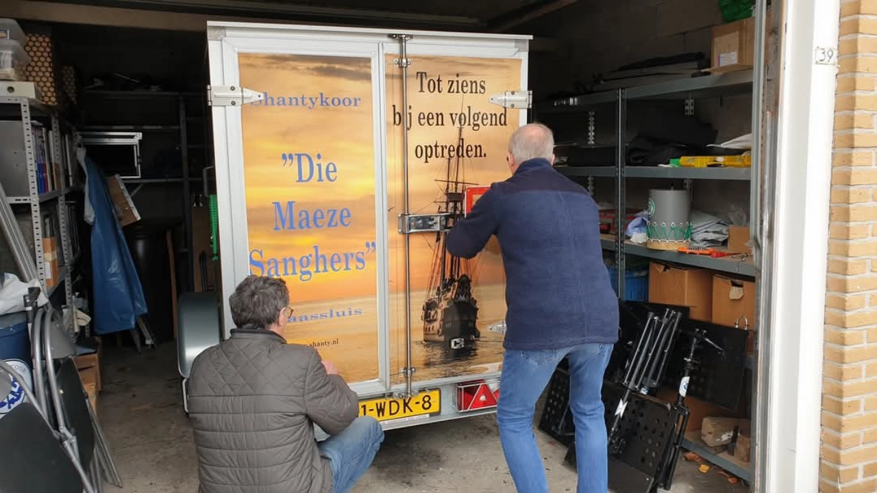 Grotere aanhangwagen voor shantykoor ‘Die Maeze Sanghers’