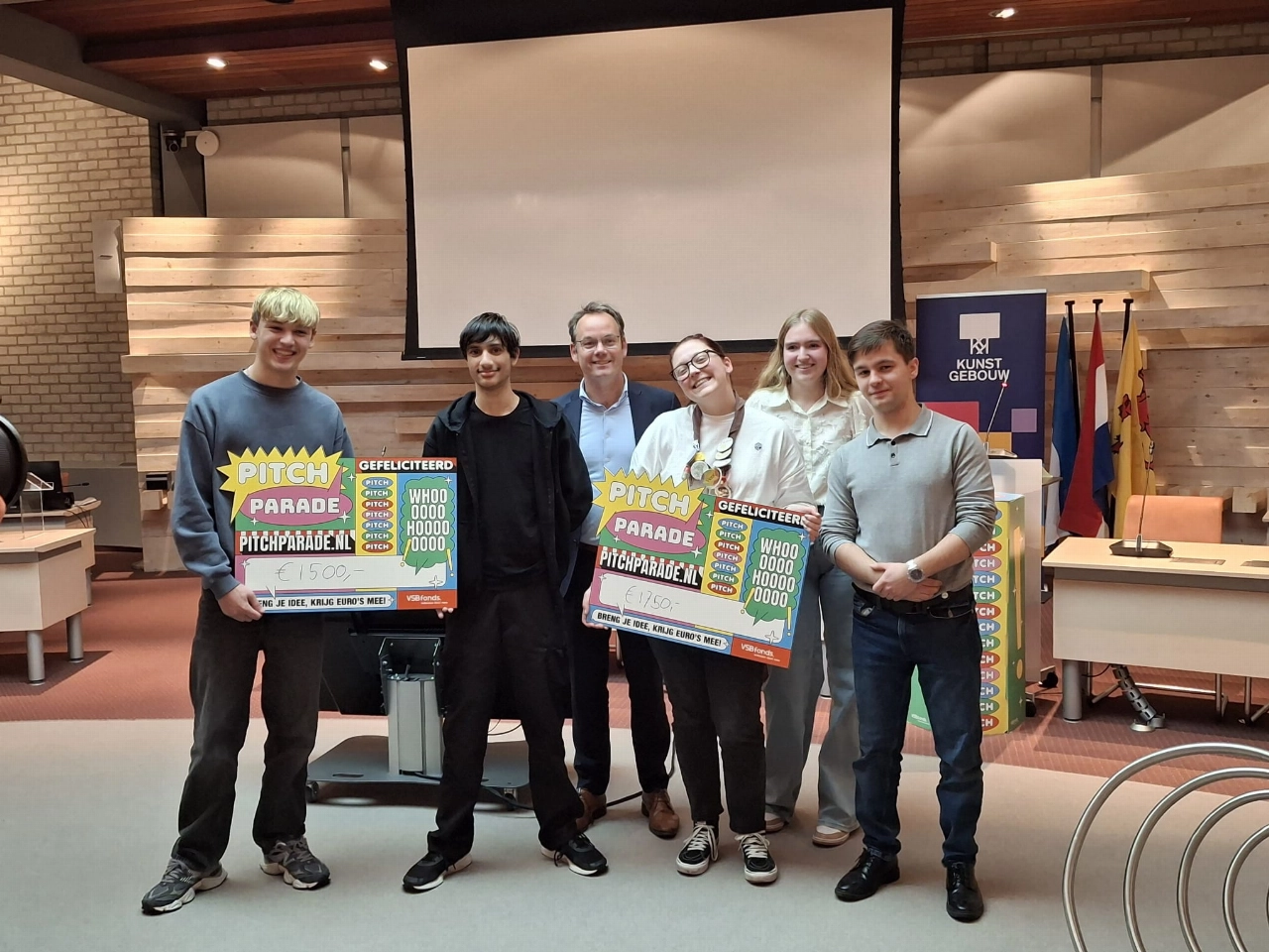 Ideeën van jongeren beloond met cheque tijdens eerste Pitch Parade