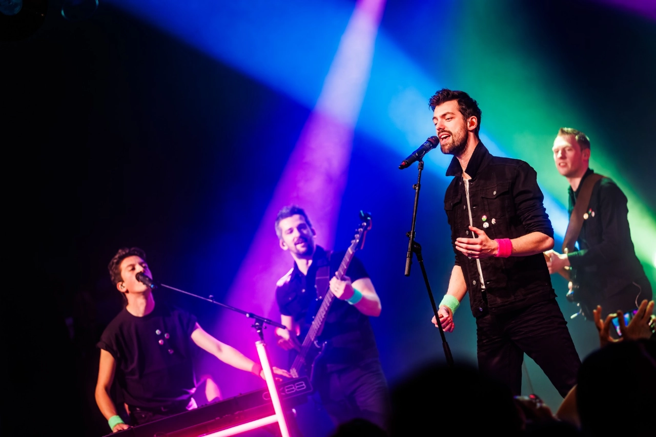 Doe Maar Tribute brengt Stadsgehoorzaal terug naar de '80s