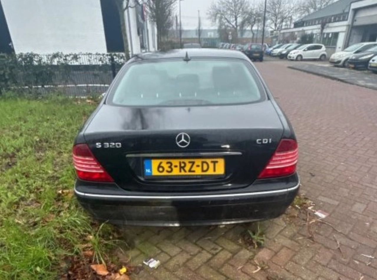 Weesauto weggesleept, wie is de eigenaar?