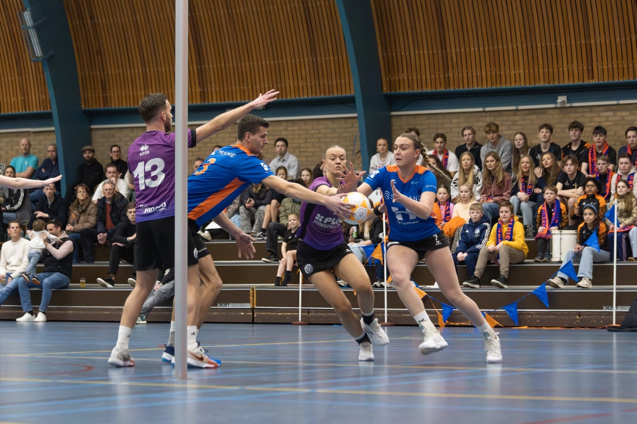 Korfballers c.k.c. Maassluis revancheren zich tegen Refleks
