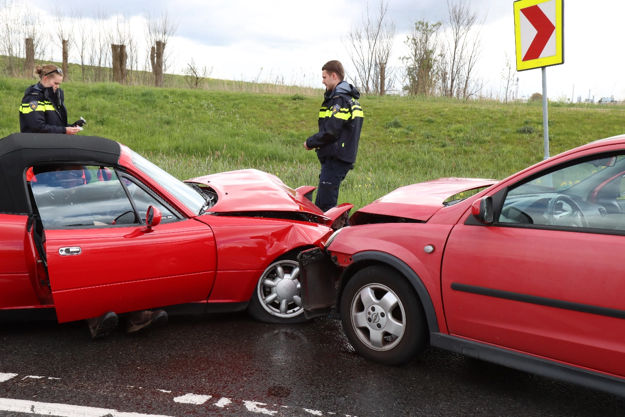 Frontale botsing tussen Maassluis en Vlaardingen