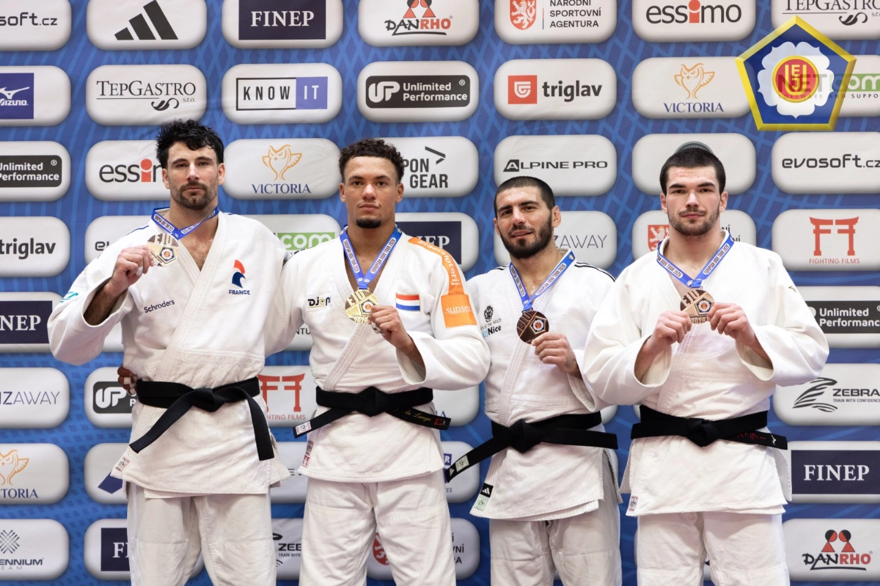 Judoka de Lange wint goud bij Praag Open