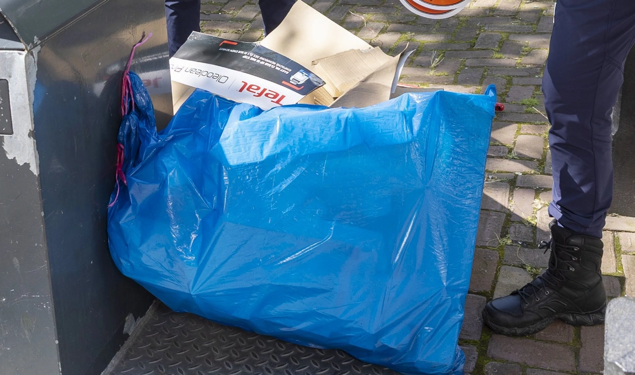 Afval naast container? Boa’s delen vaker boetes uit