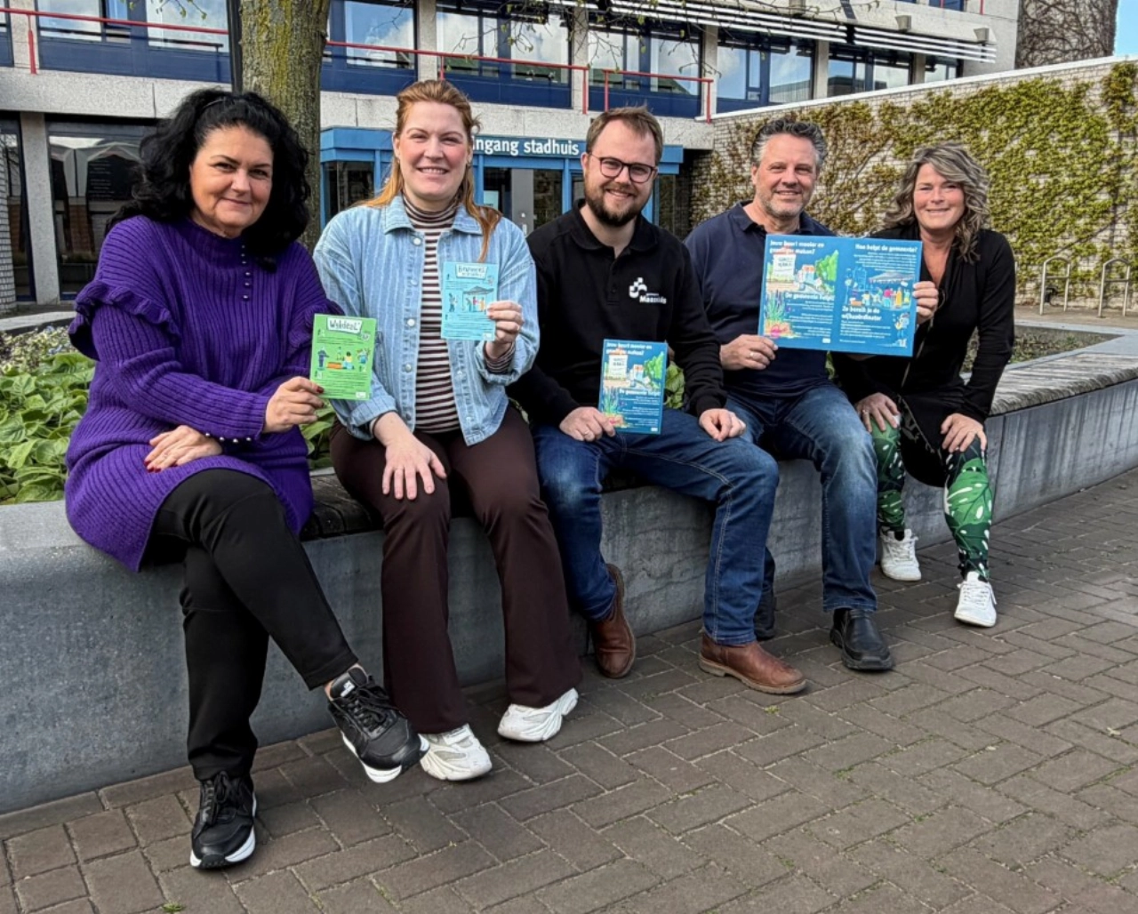 Maassluis zoekt verbinding met bewoners via kunstzinnige kaarten en flyers