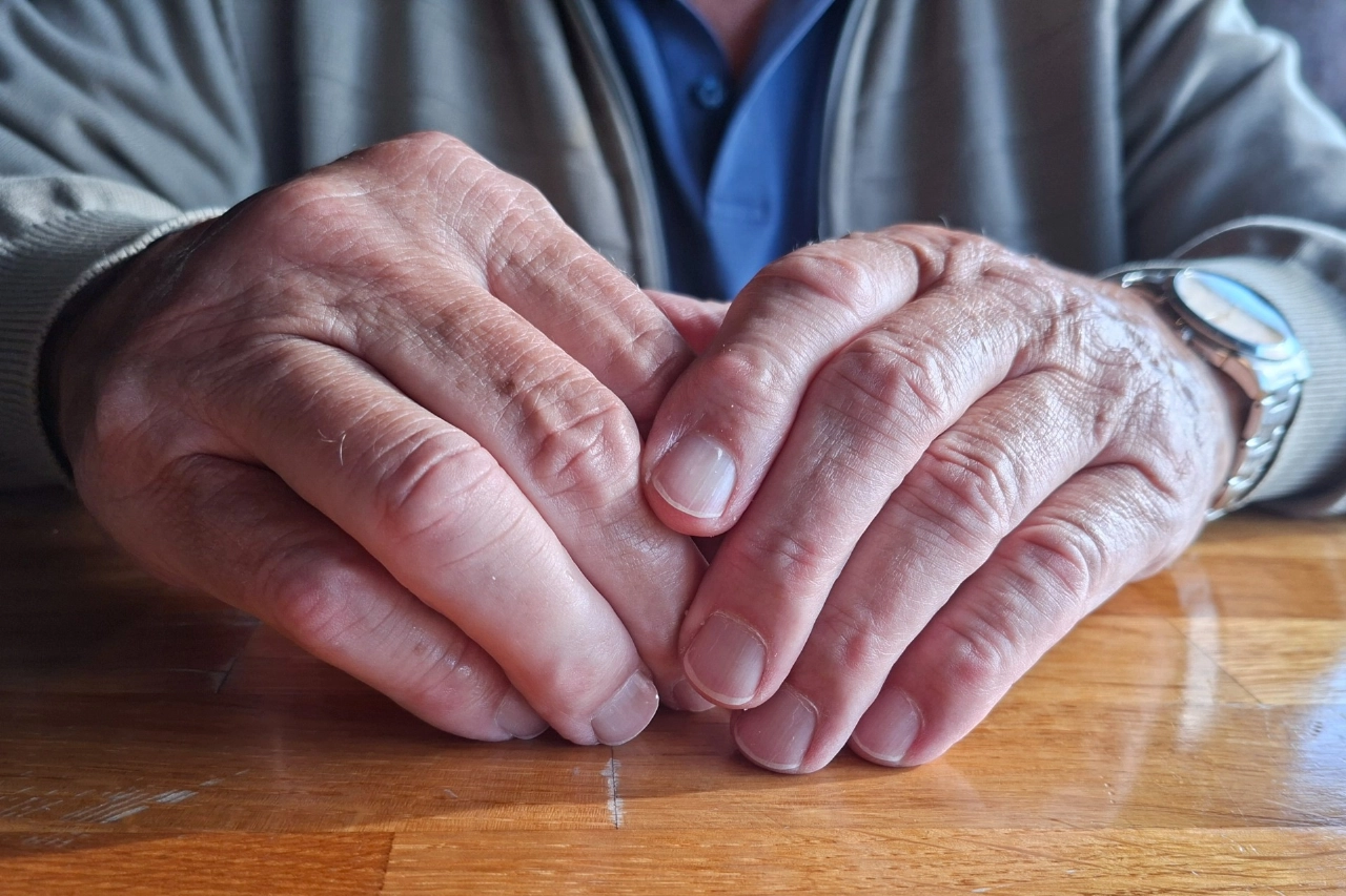Maassluise kunstenaars schilderen handen van bewoners DrieMaasHave