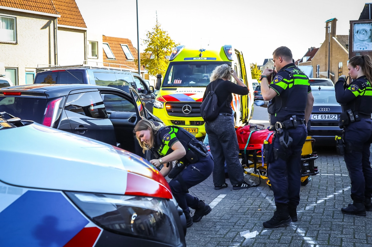 Flinke hoofdwond na aanrijding tussen auto en voetganger