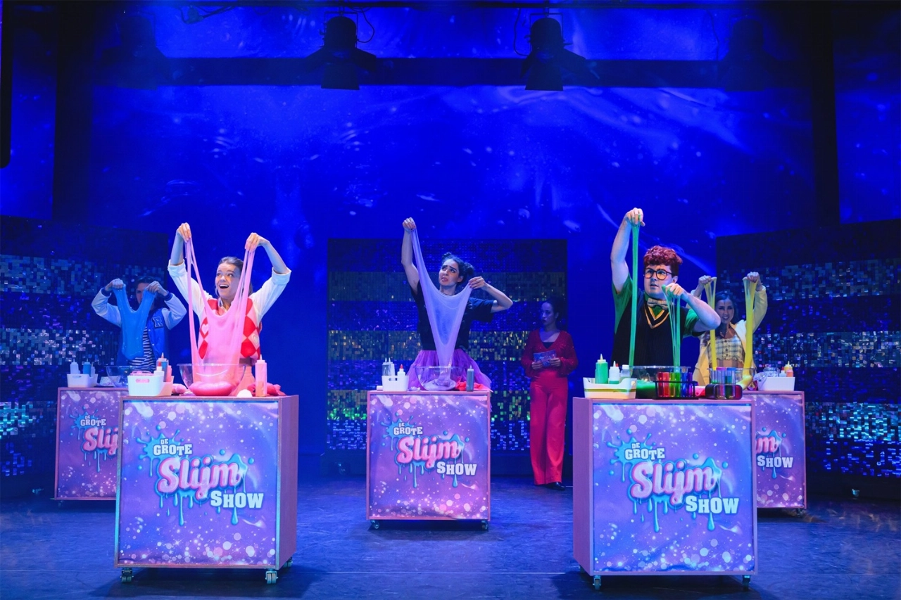 Musicalhit keert terug; De Nóg Grotere Slijmmusical speelt in de Stadsgehoorzaal