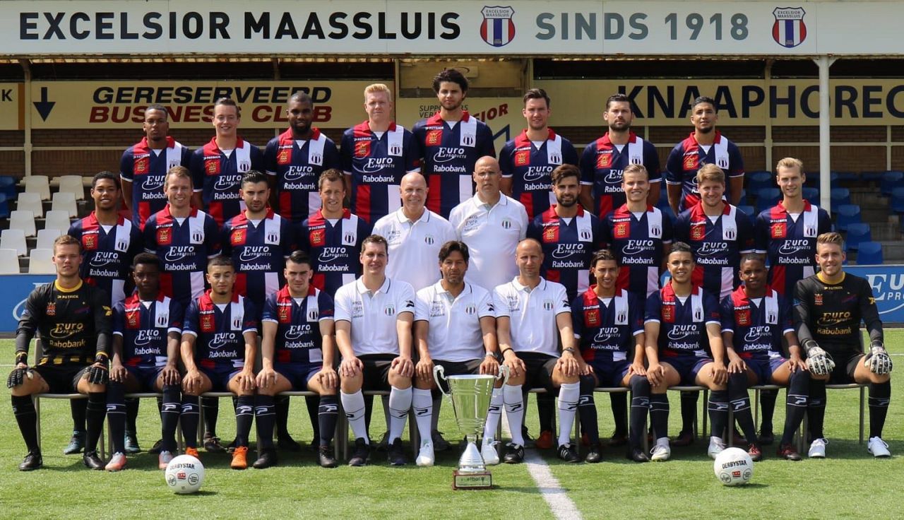 Excelsior Maassluis wint overtuigend in Voetbal Rijnmond Cup