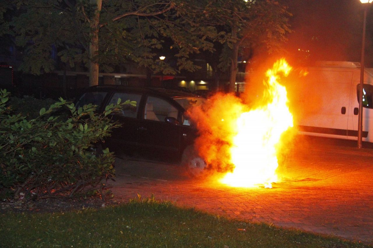 Auto Van Zantenplein uitgebrand