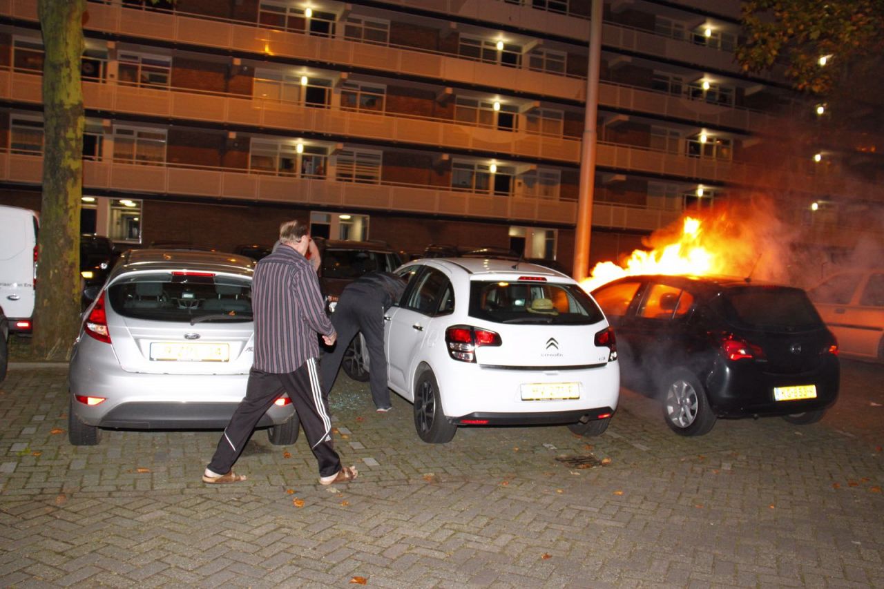 Auto in brand op Schubertplein