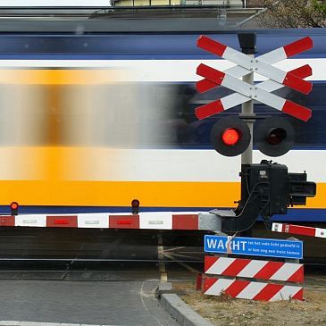 Minder treinen van en naar Schiedam