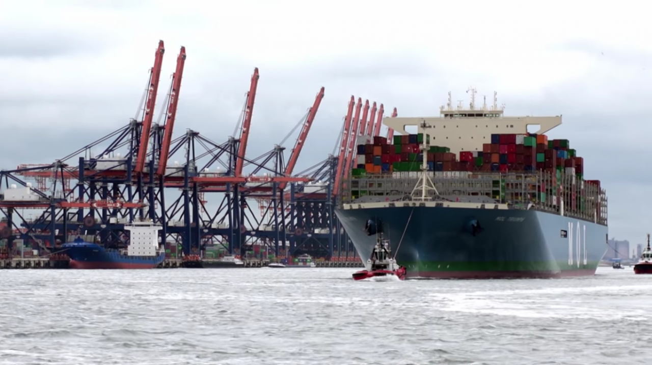 Grootste containerschip in haven