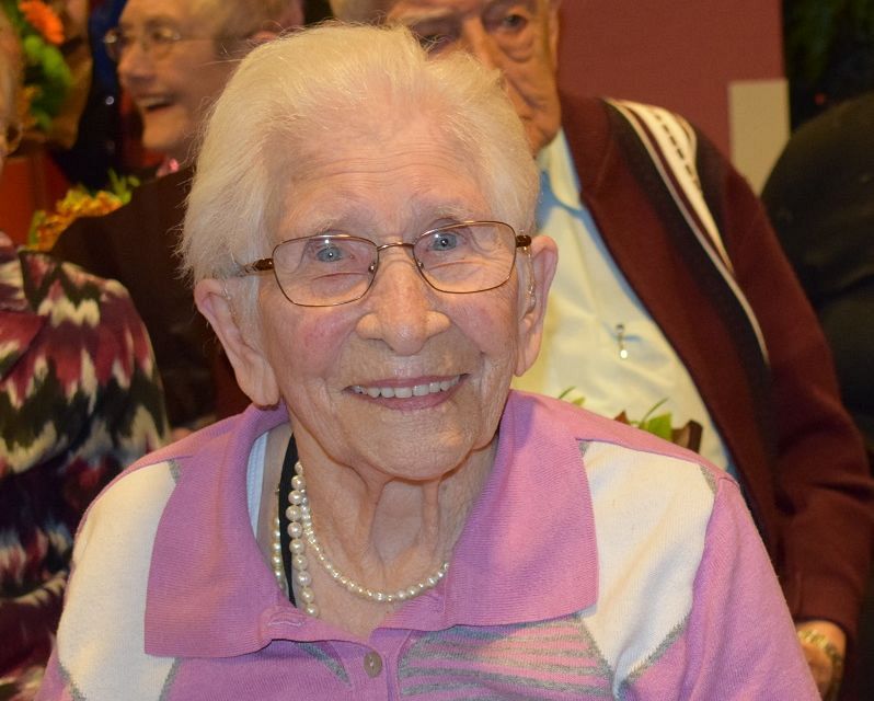 De Kuip onthaalt 105-jarige Lenie Paauwe