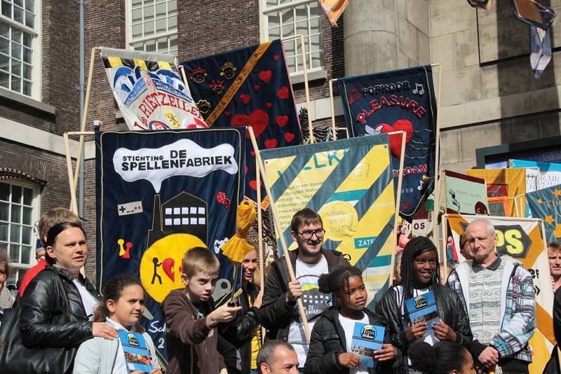 'Toute Schiedam' gaat in parade door de stad