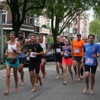 Schiedammer loopt marathon - op blote voeten