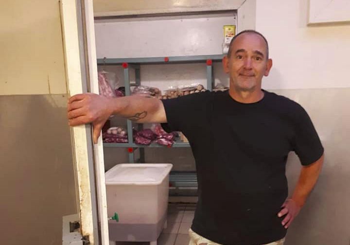 Politie bevrijdt slager uit koelcel