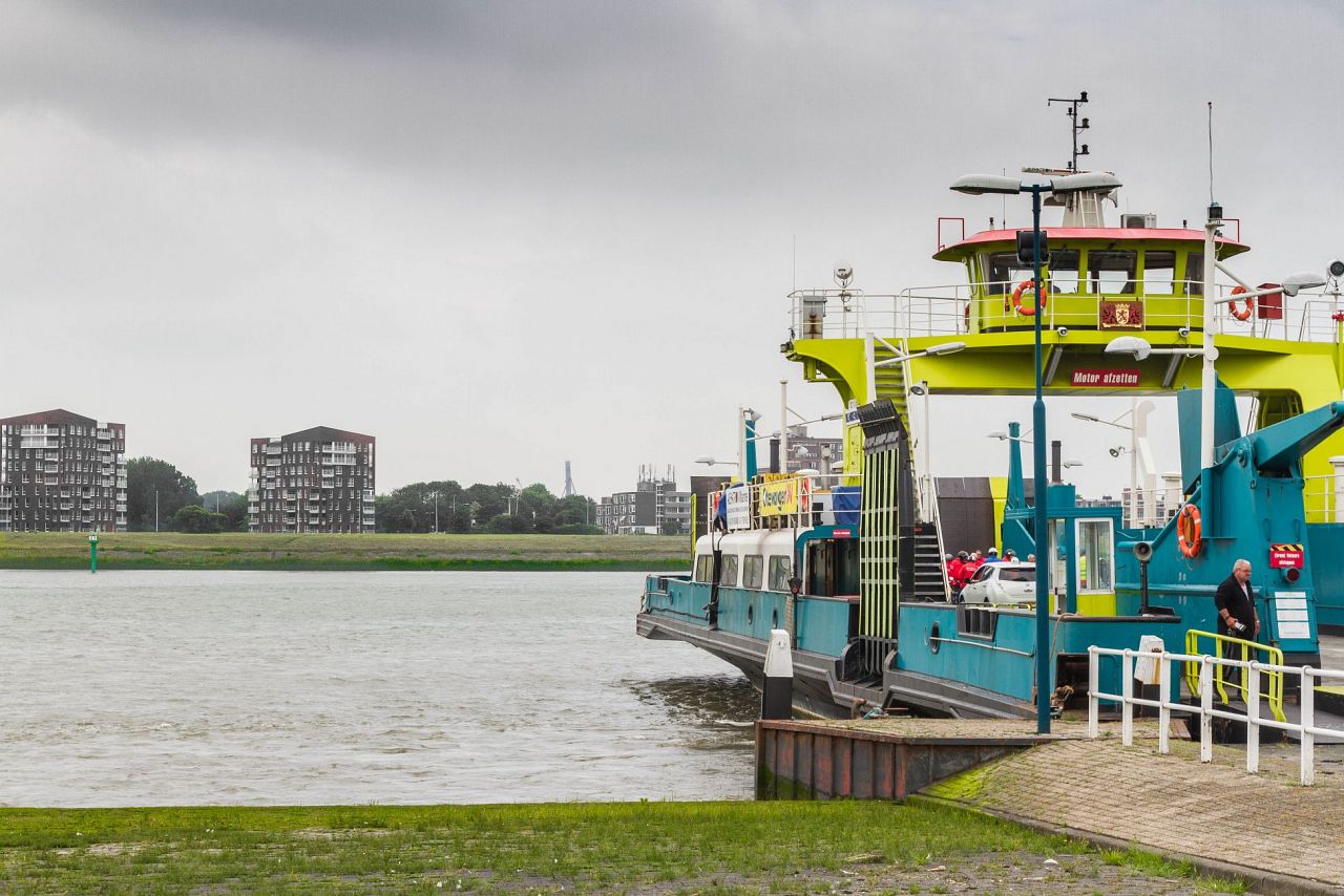 Veerboot Staeldiep voor reparatie naar Schiedam
