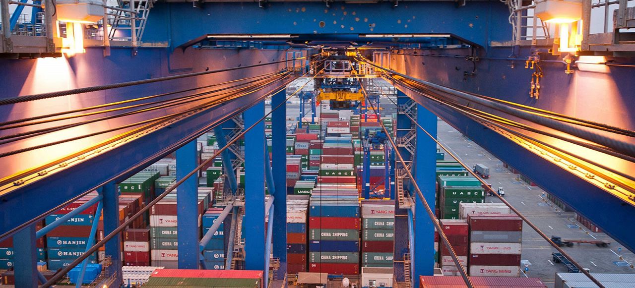 Overslag Rotterdamse haven daalt - containeroverslag plus zes procent