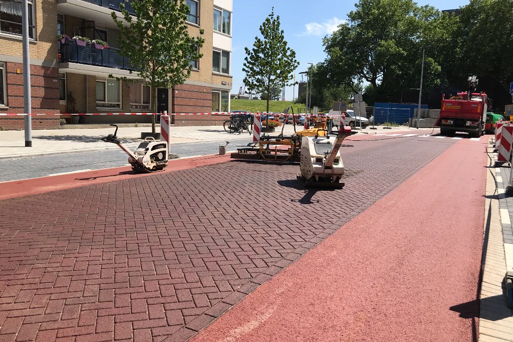 Vervanging van wegdek en alle bomen in lanen Schiedam-Oost