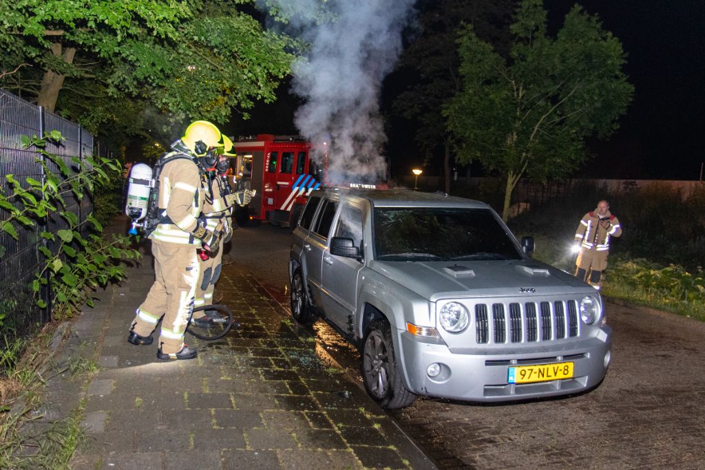 Auto in brand in Nieuwland