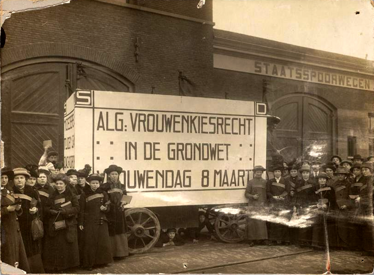 Schiedamse vrouwen stemmen honderd jaar