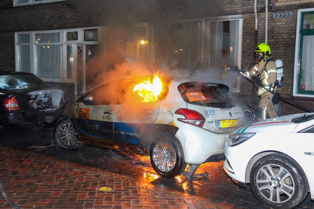 Auto's in brand in Rembrandtlaan
