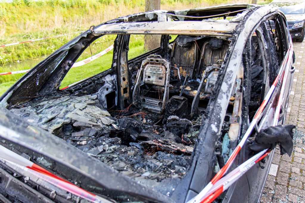 Auto op De Wittsingel uitgebrand