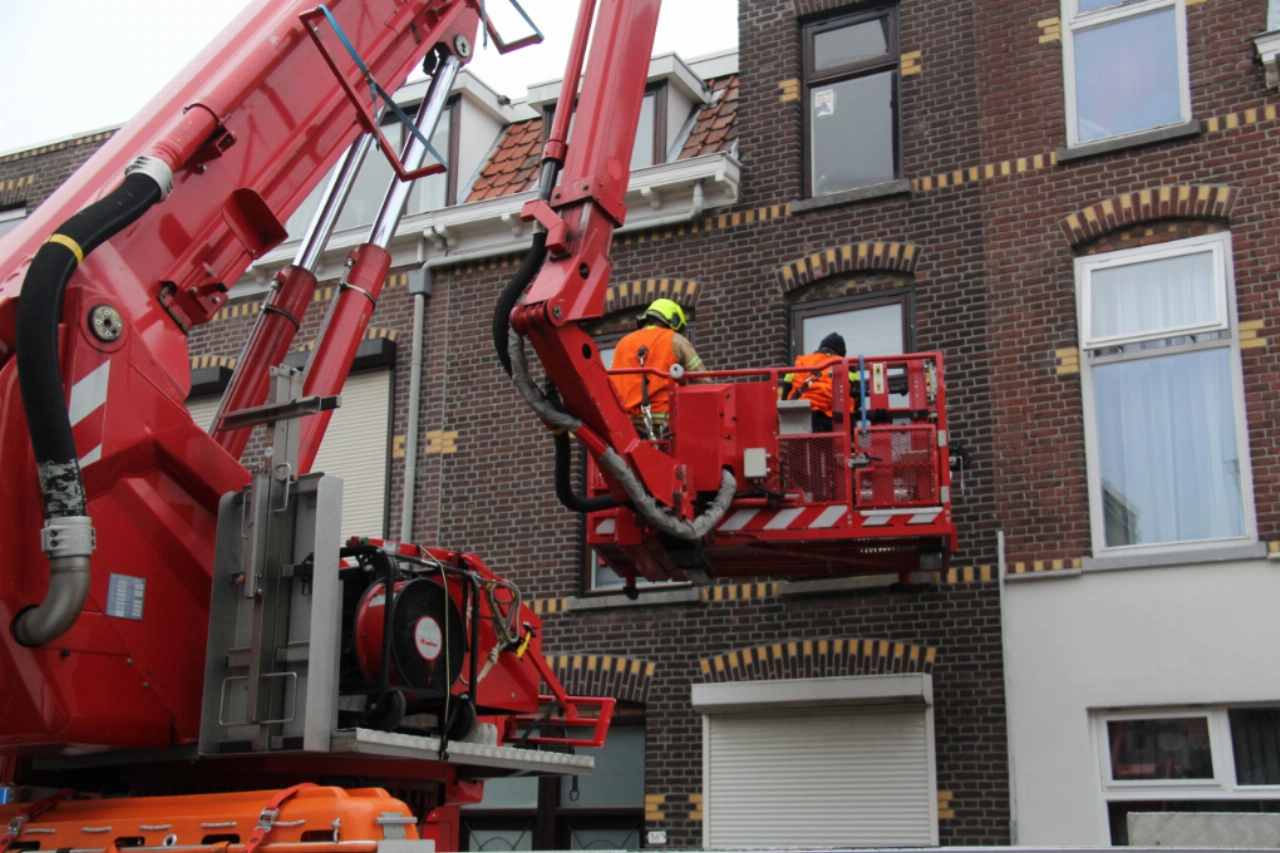 Met de brandweer op onderzoek naar wietplantage