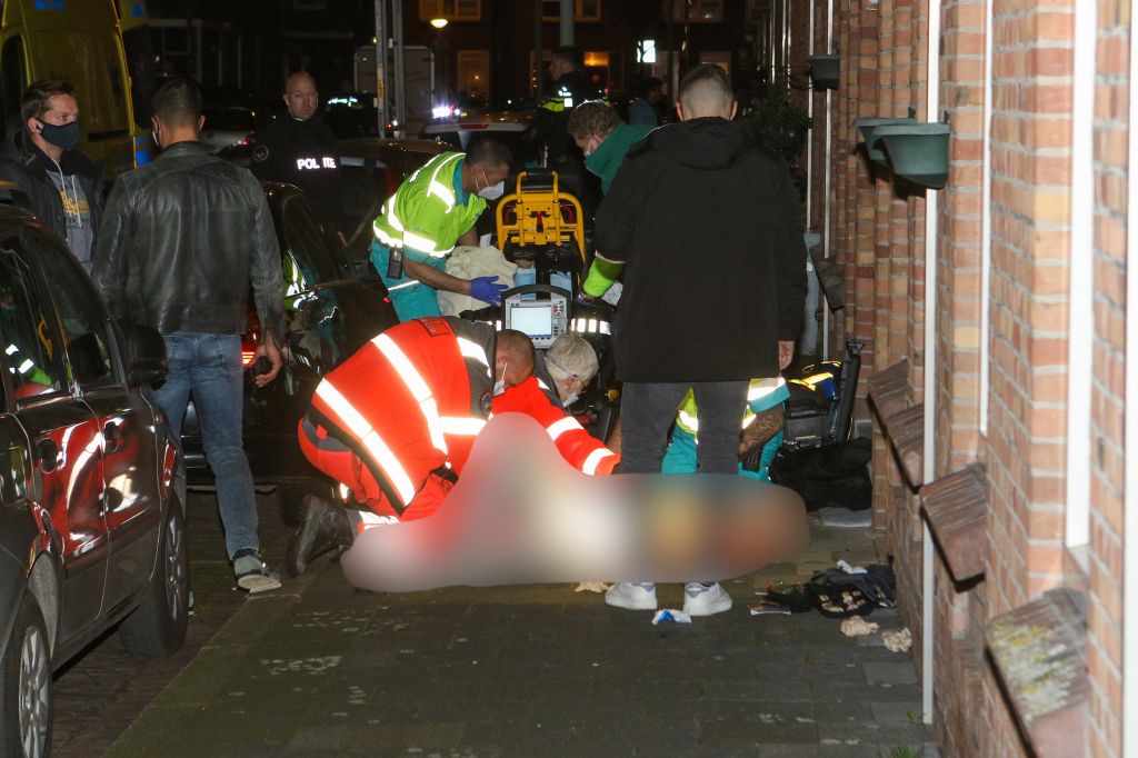 Man neergeschoten in Vlaardingen-Centrum, verdachte door politie geraakt
