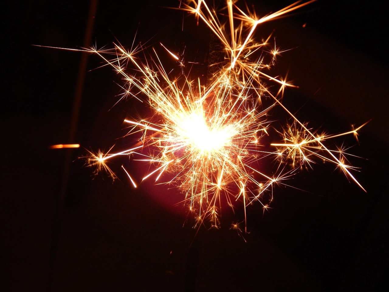 DCMR: verkoop vuurwerk beperkt, bezorgen verboden