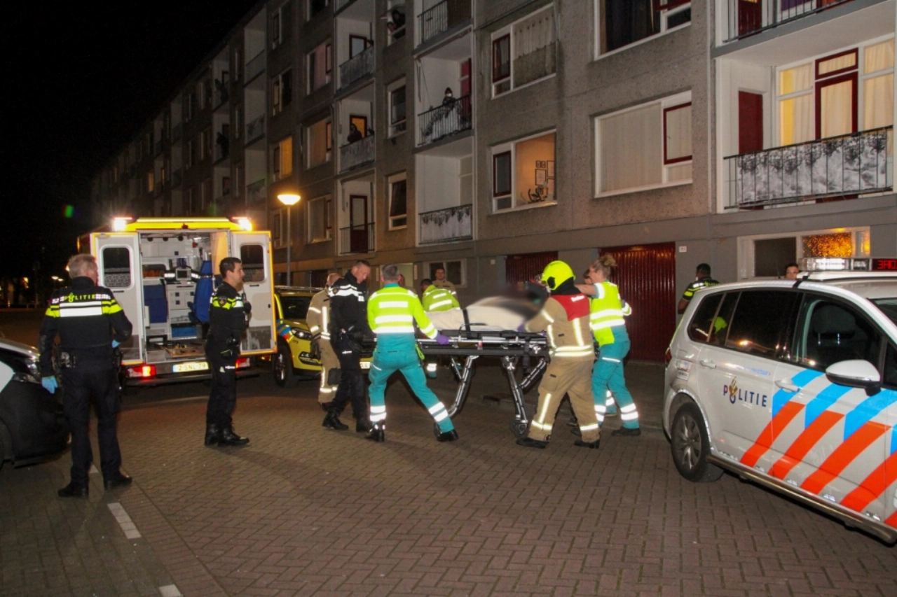 Zwaargewonde man aangetroffen in trappenhuis