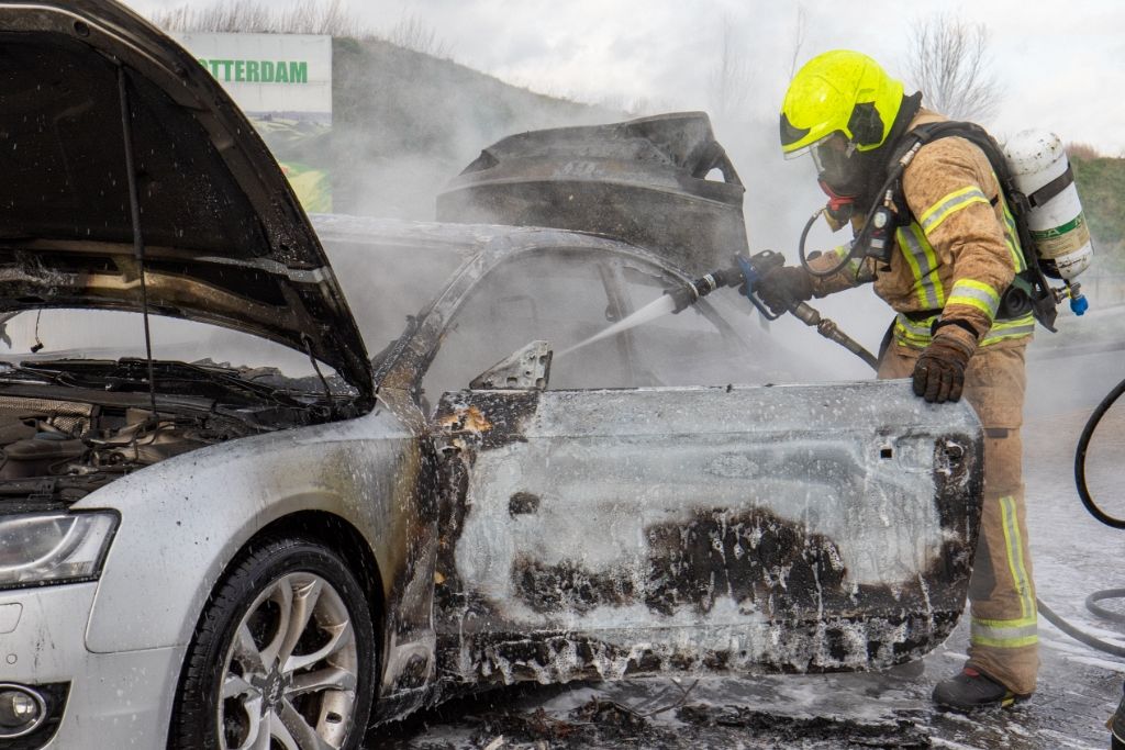 Auto brandt uit tijdens rijden