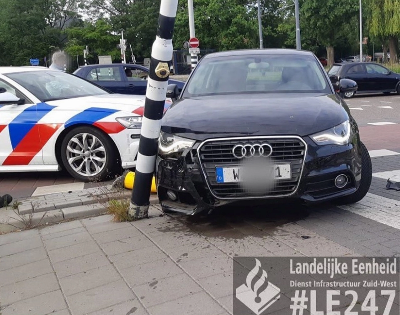 Automobilist crasht voor politiebureau Schiedam na achtervolging