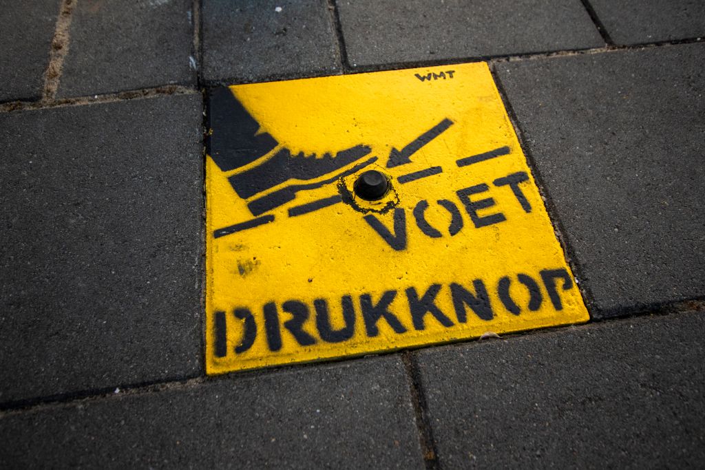 'Coronaproof' oversteken in Schiedam