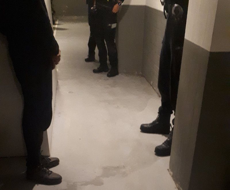 Politie grijpt in bij hangjongeren in kelderruimte