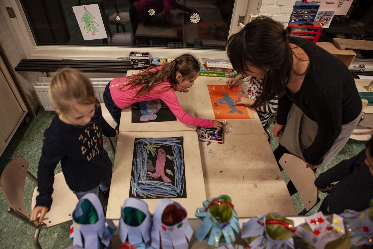 Kinderen ontdekken kunst in de Cultuur Caroussel