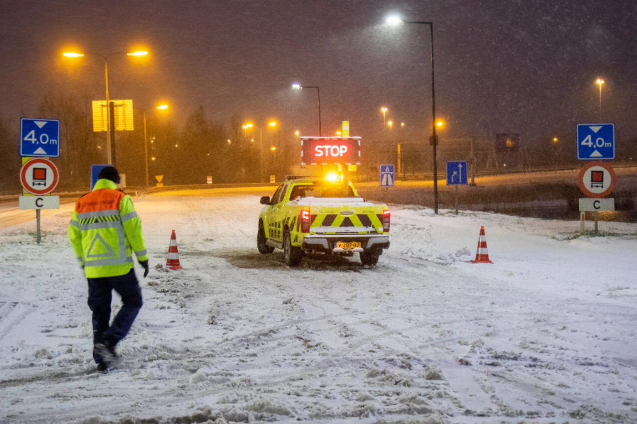 Oprit A4 afgesloten door sneeuw