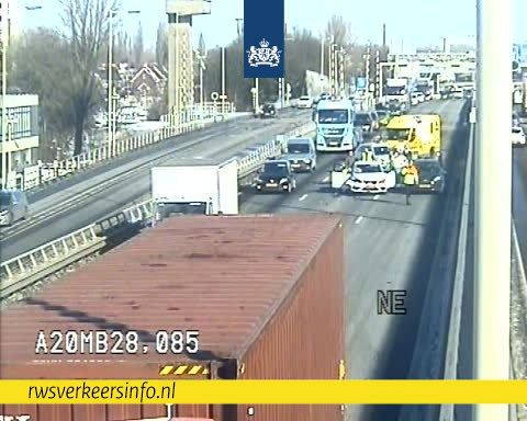 A20 dicht na ongeval