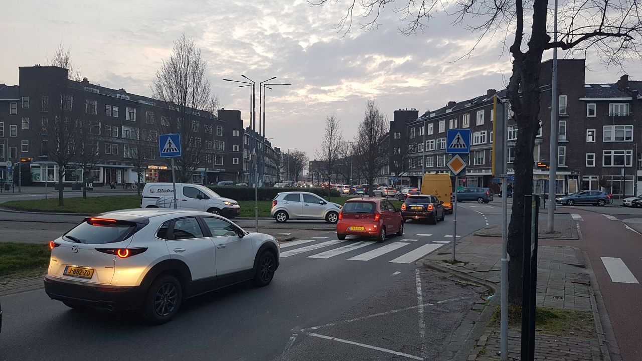 Verkeer rond Schiedam is heksenketel - in stad staat 't stil