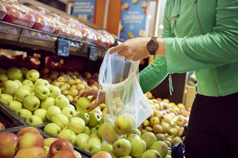 AH stopt met plastic 'hemd'-zakjes voor groenten en fruit