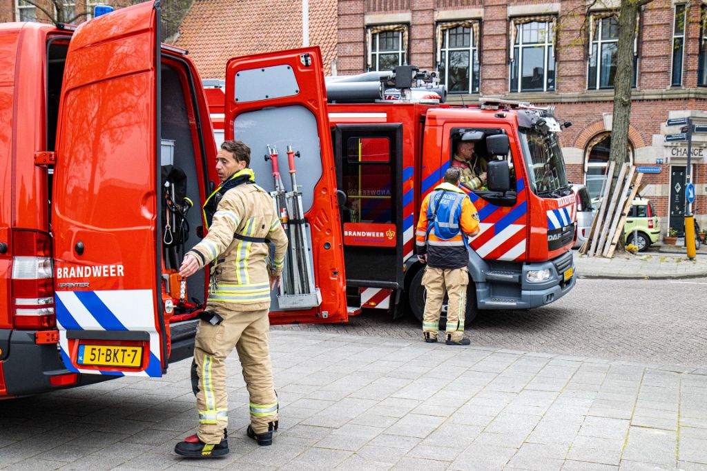 Schiedamse brandweerduikers assisteren in Rotterdam